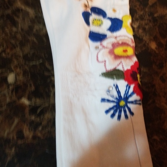 White jeans - Picture 7 of 8